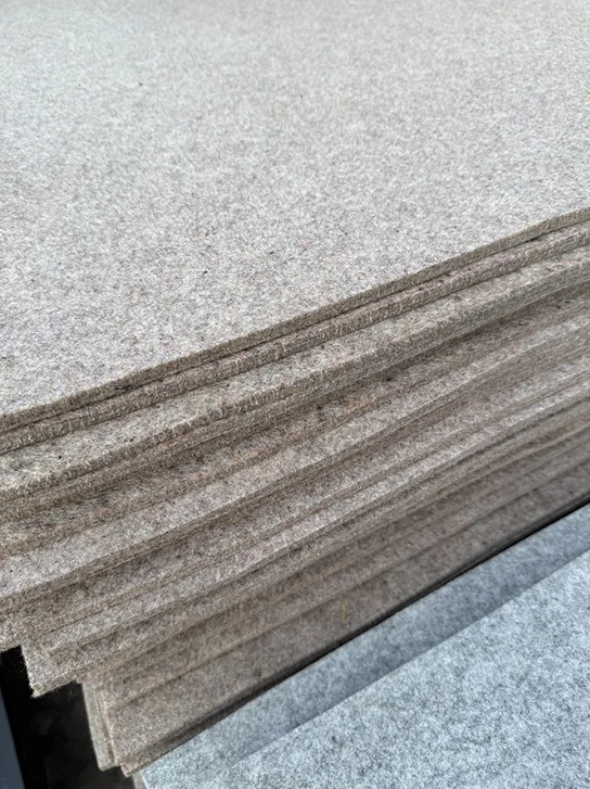 Layers of industrial wool felt sheets from the Dingcheng catalogue